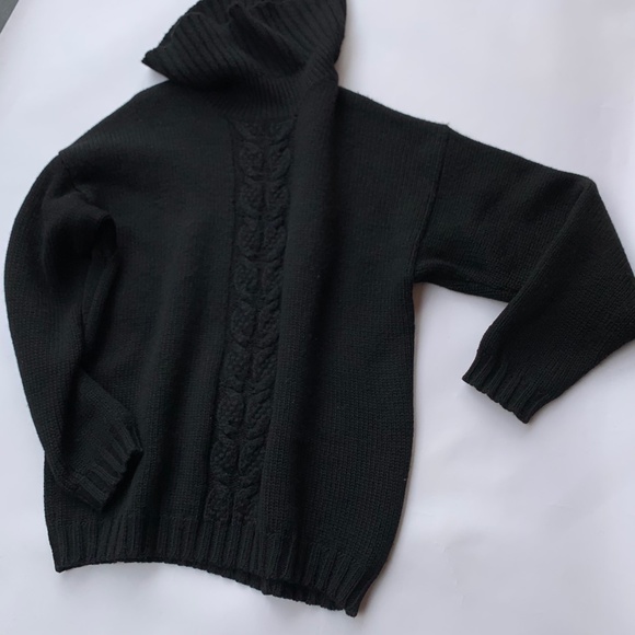 ❌SOLD❌ Vintage 100% Wool Oversized Black Fisherman Cable Knit Turtleneck Sweater - Picture 9 of 9